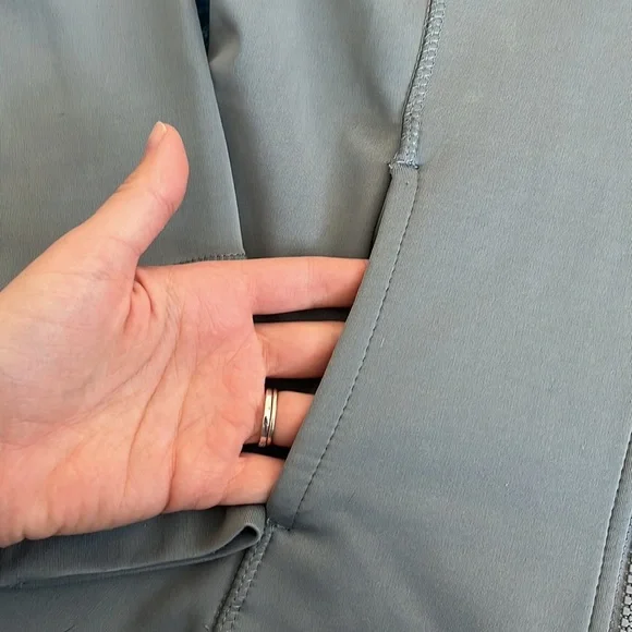 Layers active zip up - Picture 2 of 5